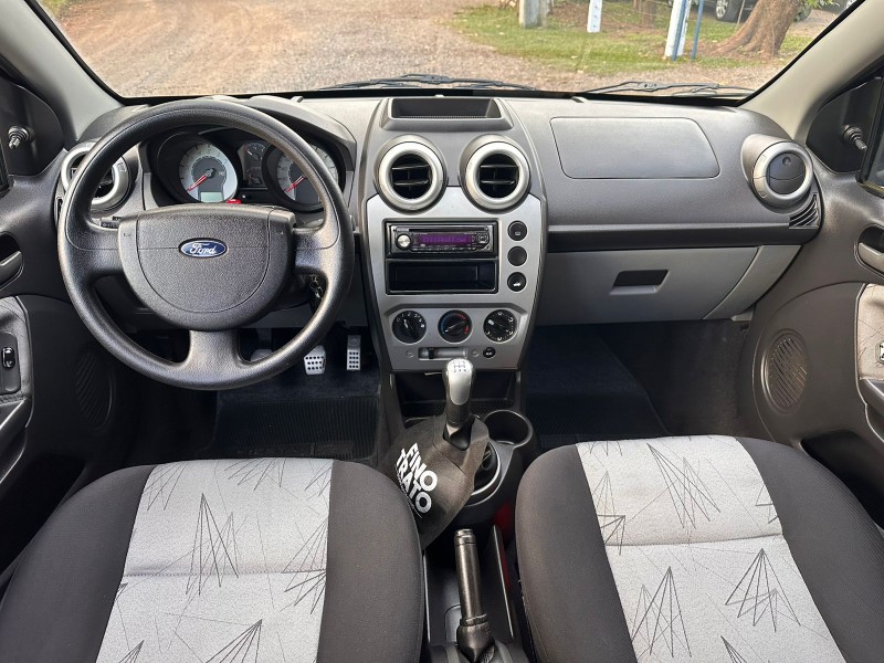 FORD FIESTA 1.0 8V FLEX 5P 2008/2009 MENEGHINI VEÍCULOS ARROIO DO MEIO / Carros no Vale