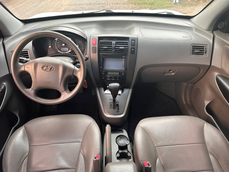 HYUNDAI TUCSON GLS 2.0 16V AUT. 2014/2015 MENEGHINI VEÍCULOS ARROIO DO MEIO / Carros no Vale