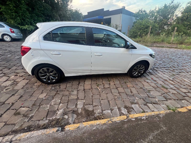 CHEVROLET ONIX HATCH JOY 1.0 8V FLEX 5P MEC. 2021/2021 ELY AUTOMÓVEIS LAJEADO / Carros no Vale