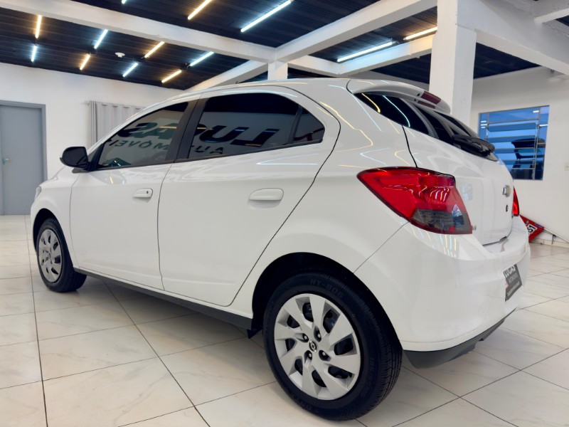 CHEVROLET ONIX 1.4 LT 2014/2014 LUCAS AUTOMÓVEIS BOM RETIRO DO SUL / Carros no Vale