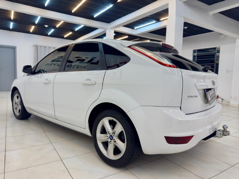 FORD FOCUS HATCH GLX 2.0 2013/2013 LUCAS AUTOMÓVEIS BOM RETIRO DO SUL / Carros no Vale