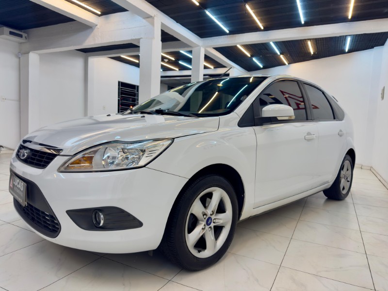 FORD FOCUS HATCH GLX 2.0 2013/2013 LUCAS AUTOMÓVEIS BOM RETIRO DO SUL / Carros no Vale