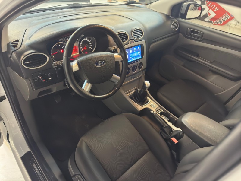 FORD FOCUS HATCH GLX 2.0 2013/2013 LUCAS AUTOMÓVEIS BOM RETIRO DO SUL / Carros no Vale