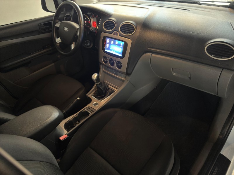 FORD FOCUS HATCH GLX 2.0 2013/2013 LUCAS AUTOMÓVEIS BOM RETIRO DO SUL / Carros no Vale