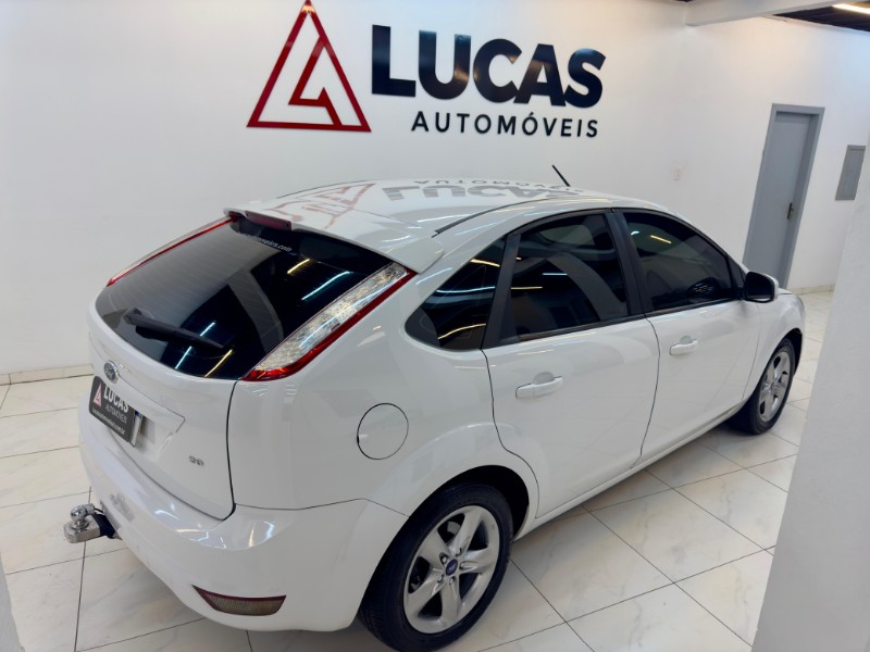 FORD FOCUS HATCH GLX 2.0 2013/2013 LUCAS AUTOMÓVEIS BOM RETIRO DO SUL / Carros no Vale