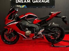 HONDA MOTOS CBR 1000 RR FIRE BLADE /2018 EXCLUSIVO VEÍCULOS SANTA CRUZ DO SUL / Carros no Vale
