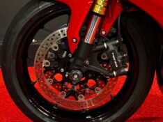 HONDA MOTOS CBR 1000 RR FIRE BLADE /2018 EXCLUSIVO VEÍCULOS SANTA CRUZ DO SUL / Carros no Vale