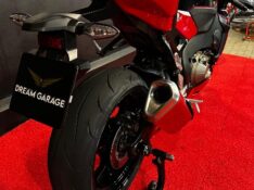 HONDA MOTOS CBR 1000 RR FIRE BLADE /2018 EXCLUSIVO VEÍCULOS SANTA CRUZ DO SUL / Carros no Vale