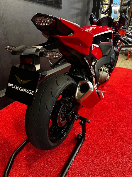 HONDA MOTOS CBR 1000 RR FIRE BLADE /2018 EXCLUSIVO VEÍCULOS SANTA CRUZ DO SUL / Carros no Vale