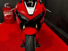 HONDA MOTOS CBR 1000 RR FIRE BLADE /2018 EXCLUSIVO VEÍCULOS SANTA CRUZ DO SUL / Carros no Vale