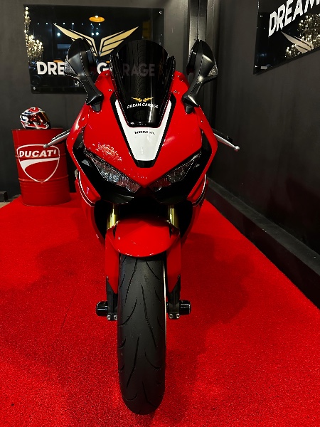 HONDA MOTOS CBR 1000 RR FIRE BLADE /2018 EXCLUSIVO VEÍCULOS SANTA CRUZ DO SUL / Carros no Vale