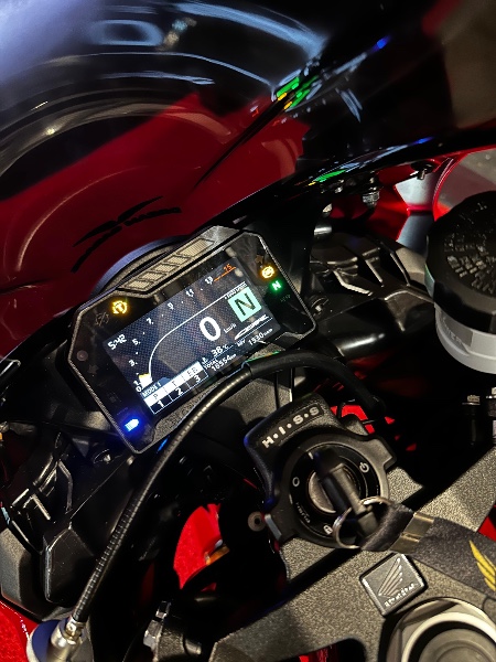 HONDA MOTOS CBR 1000 RR FIRE BLADE /2018 EXCLUSIVO VEÍCULOS SANTA CRUZ DO SUL / Carros no Vale