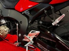 HONDA MOTOS CBR 1000 RR FIRE BLADE /2018 EXCLUSIVO VEÍCULOS SANTA CRUZ DO SUL / Carros no Vale