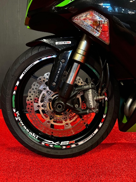 KAWASAKI NINJA ZX 6R 636CC /2013 EXCLUSIVO VEÍCULOS SANTA CRUZ DO SUL / Carros no Vale