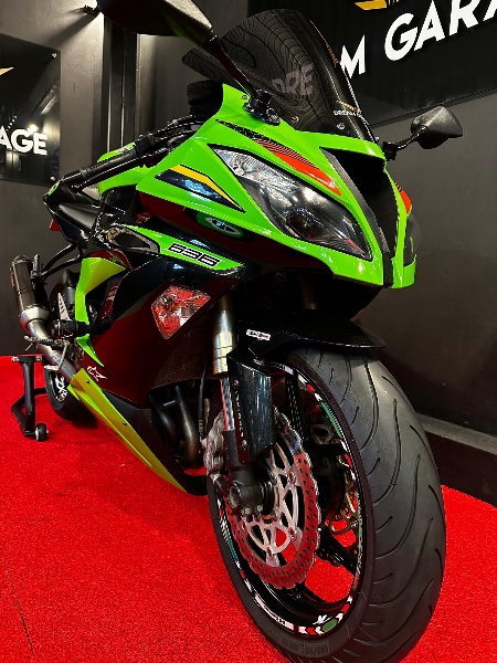 KAWASAKI NINJA ZX 6R 636CC /2013 EXCLUSIVO VEÍCULOS SANTA CRUZ DO SUL / Carros no Vale