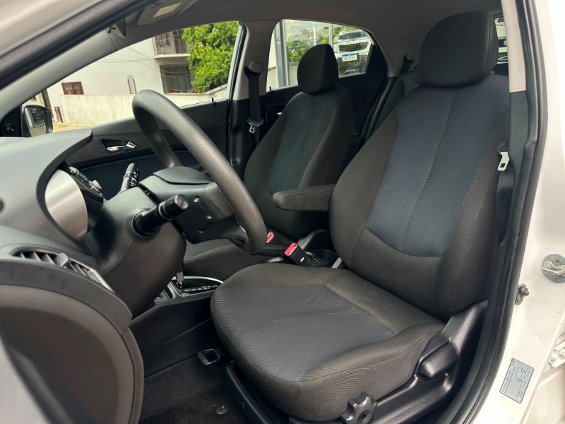 HYUNDAI HB20 COMF 1.6 AUT. 2015/2015 SÉTIMA VEÍCULOS GUAPORÉ / Carros no Vale
