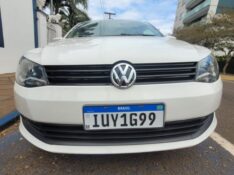 VOLKSWAGEN VOYAGE CITY 1.6 8V 2013/2014 ADRIANO VEÍCULOS CRUZEIRO DO SUL / Carros no Vale
