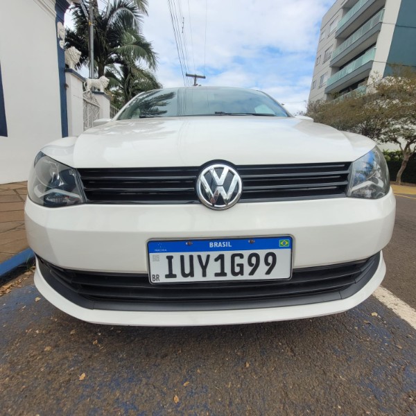 VOLKSWAGEN VOYAGE CITY 1.6 8V 2013/2014 ADRIANO VEÍCULOS CRUZEIRO DO SUL / Carros no Vale