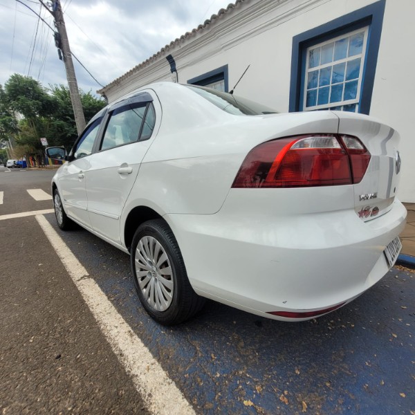 VOLKSWAGEN VOYAGE CITY 1.6 8V 2013/2014 ADRIANO VEÍCULOS CRUZEIRO DO SUL / Carros no Vale