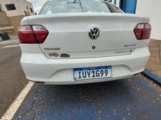 VOLKSWAGEN VOYAGE CITY 1.6 8V 2013/2014 ADRIANO VEÍCULOS CRUZEIRO DO SUL / Carros no Vale