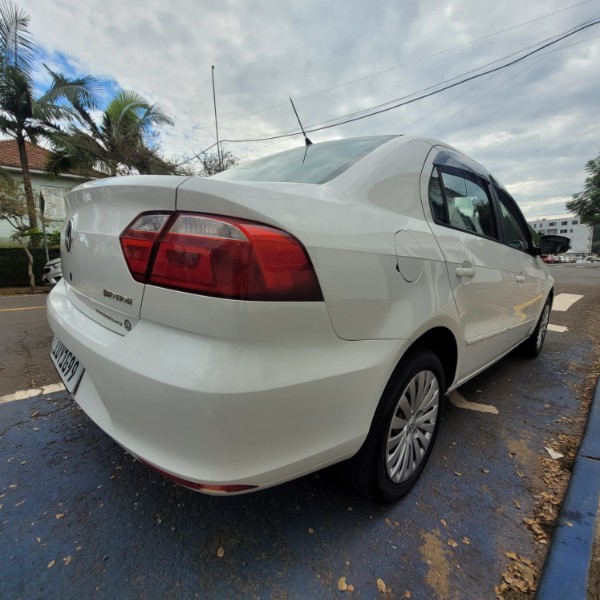 VOLKSWAGEN VOYAGE CITY 1.6 8V 2013/2014 ADRIANO VEÍCULOS CRUZEIRO DO SUL / Carros no Vale