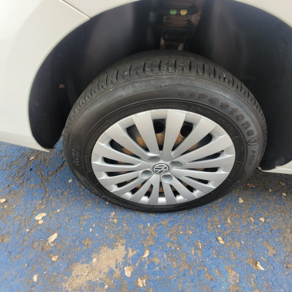 VOLKSWAGEN VOYAGE CITY 1.6 8V 2013/2014 ADRIANO VEÍCULOS CRUZEIRO DO SUL / Carros no Vale