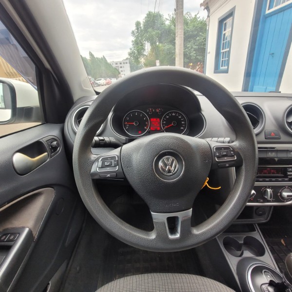 VOLKSWAGEN VOYAGE CITY 1.6 8V 2013/2014 ADRIANO VEÍCULOS CRUZEIRO DO SUL / Carros no Vale