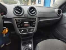 VOLKSWAGEN VOYAGE CITY 1.6 8V 2013/2014 ADRIANO VEÍCULOS CRUZEIRO DO SUL / Carros no Vale
