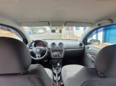VOLKSWAGEN VOYAGE CITY 1.6 8V 2013/2014 ADRIANO VEÍCULOS CRUZEIRO DO SUL / Carros no Vale