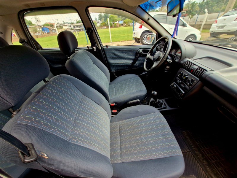 CHEVROLET CORSA SEDAN WIND 1.0 2001/2002 CRUZEIRO MULTIMARCAS CRUZEIRO DO SUL / Carros no Vale