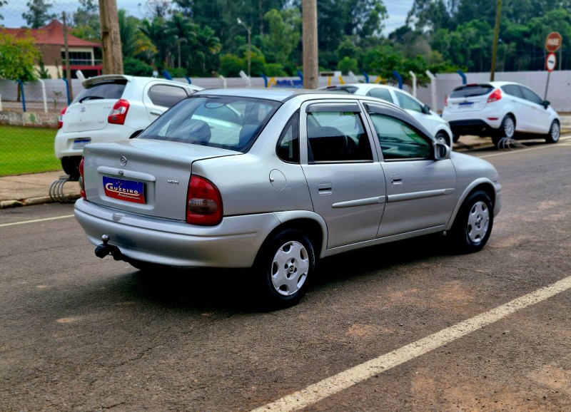 CHEVROLET CORSA SEDAN WIND 1.0 2001/2002 CRUZEIRO MULTIMARCAS CRUZEIRO DO SUL / Carros no Vale