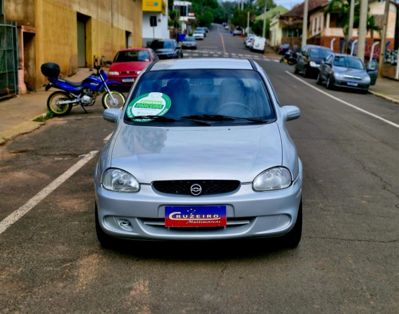 CHEVROLET CORSA SEDAN WIND 1.0 2001/2002 CRUZEIRO MULTIMARCAS CRUZEIRO DO SUL / Carros no Vale