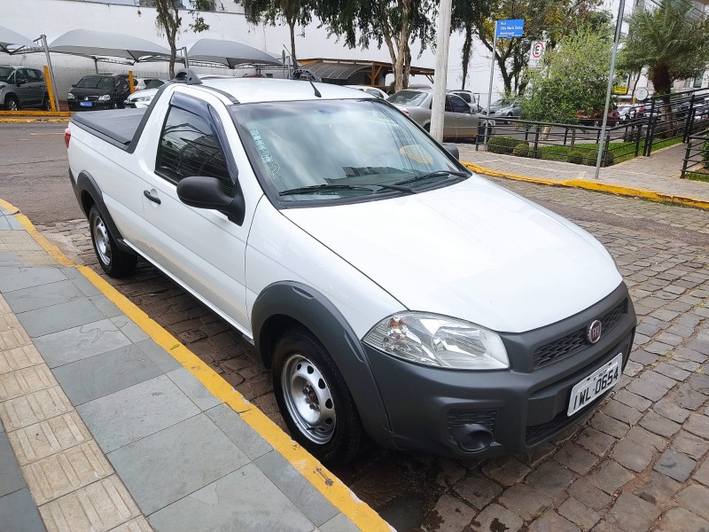 FIAT STRADA 1.4 WORKING 8V 2014/2015 ALTERNATIVA VEÍCULOS LAJEADO / Carros no Vale