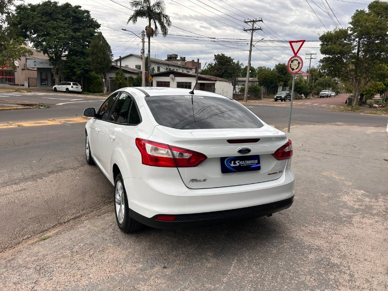 FORD FOCUS SEDAN 2.0 16V/2.0 16V FLEX 4P AUT. 2015/2015 LS MULTIMARCAS VENÂNCIO AIRES / Carros no Vale