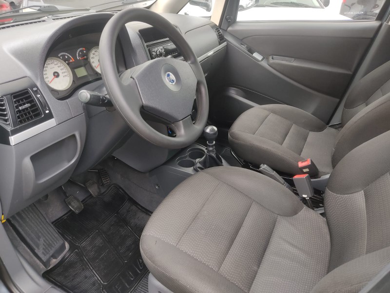 FIAT IDEA ELX 1.4 2005/2006 ALTERNATIVA VEÍCULOS LAJEADO / Carros no Vale
