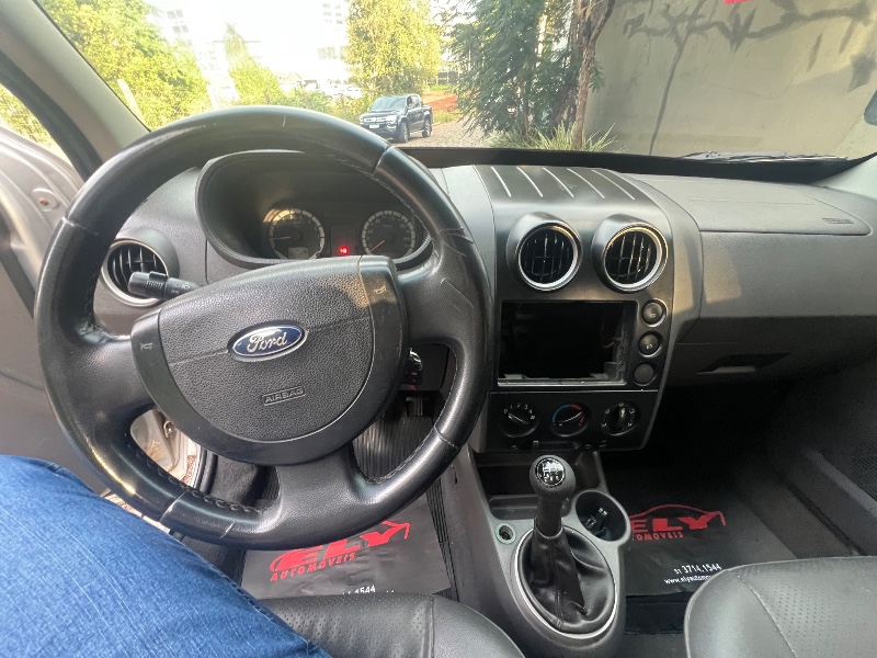 FORD ECOSPORT 2.0 XLT 16V GASOLINA 4P MANUAL 2004/2004 ELY AUTOMÓVEIS LAJEADO / Carros no Vale
