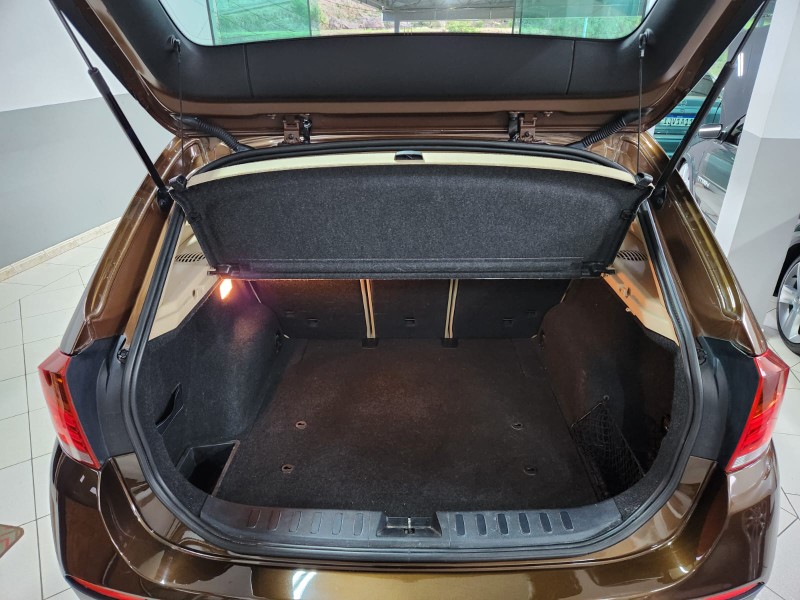 BMW X1 S DRIVE 18I 2.0 2011/2011 TS VEÍCULOS ANTA GORDA / Carros no Vale