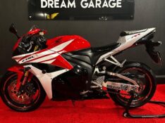 HONDA MOTOS CBR 600 RR 2013/2012 EXCLUSIVO VEÍCULOS SANTA CRUZ DO SUL / Carros no Vale