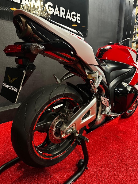 HONDA MOTOS CBR 600 RR 2013/2012 EXCLUSIVO VEÍCULOS SANTA CRUZ DO SUL / Carros no Vale