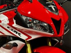 HONDA MOTOS CBR 600 RR 2013/2012 EXCLUSIVO VEÍCULOS SANTA CRUZ DO SUL / Carros no Vale