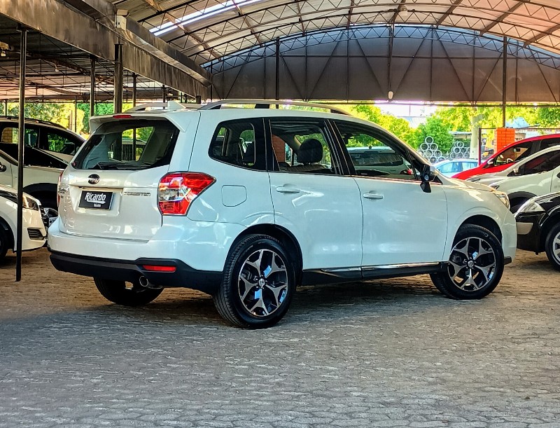 SUBARU FORESTER 2.0 S 4X4 16V 2015/2016 RICARDO VEÍCULOS TEUTÔNIA / Carros no Vale