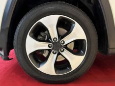 JEEP COMPASS 2.0 16V FLEX LONGITUDE AUTOMÁTICO 2017/2018 DUARTE VEÍCULOS PORTO ALEGRE / Carros no Vale