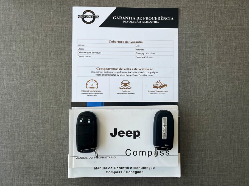 JEEP COMPASS 2.0 16V FLEX LONGITUDE AUTOMÁTICO 2017/2018 DUARTE VEÍCULOS PORTO ALEGRE / Carros no Vale