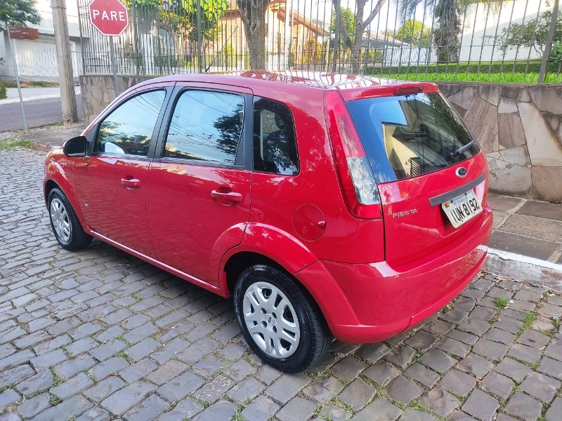 FORD FIESTA 1.0 2013/2014 ALTERNATIVA VEÍCULOS LAJEADO / Carros no Vale
