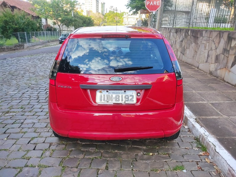 FORD FIESTA 1.0 2013/2014 ALTERNATIVA VEÍCULOS LAJEADO / Carros no Vale
