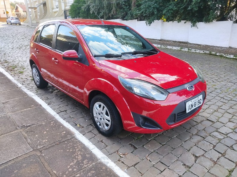 FORD FIESTA 1.0 2013/2014 ALTERNATIVA VEÍCULOS LAJEADO / Carros no Vale