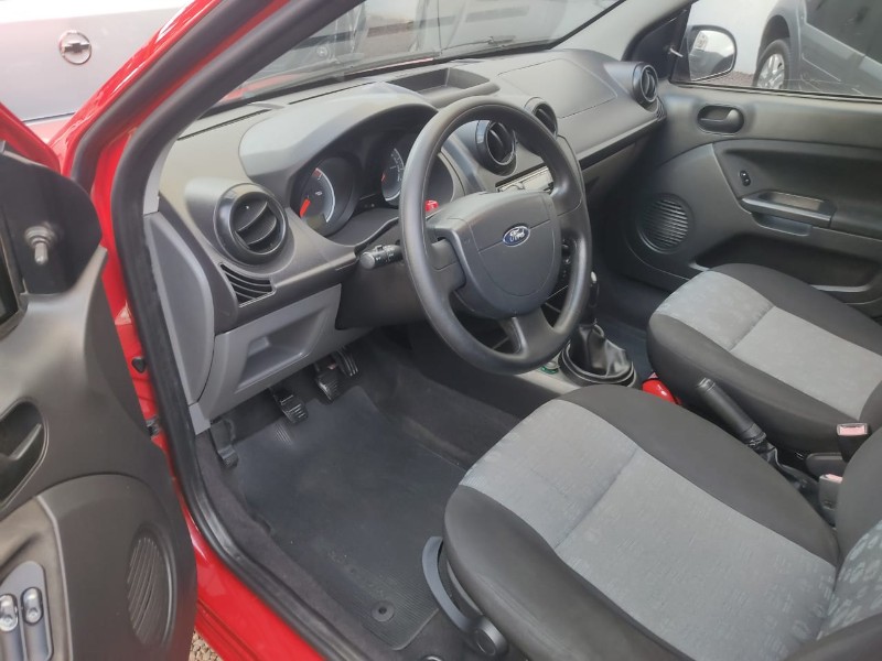 FORD FIESTA 1.0 2013/2014 ALTERNATIVA VEÍCULOS LAJEADO / Carros no Vale