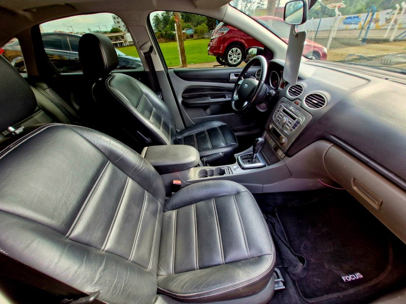 FORD FOCUS FOCUS 2.0 GHIA 16V GASOLINA 4P AUTOMÁTICO 2010/2011 CRUZEIRO MULTIMARCAS CRUZEIRO DO SUL / Carros no Vale