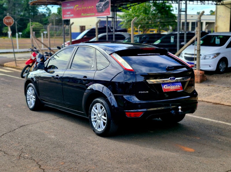 FORD FOCUS FOCUS 2.0 GHIA 16V GASOLINA 4P AUTOMÁTICO 2010/2011 CRUZEIRO MULTIMARCAS CRUZEIRO DO SUL / Carros no Vale