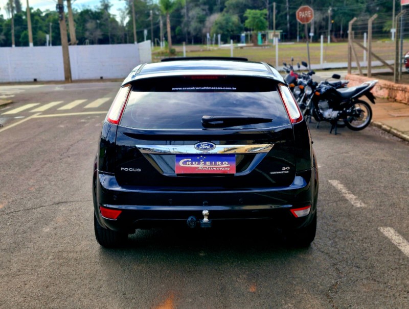 FORD FOCUS FOCUS 2.0 GHIA 16V GASOLINA 4P AUTOMÁTICO 2010/2011 CRUZEIRO MULTIMARCAS CRUZEIRO DO SUL / Carros no Vale